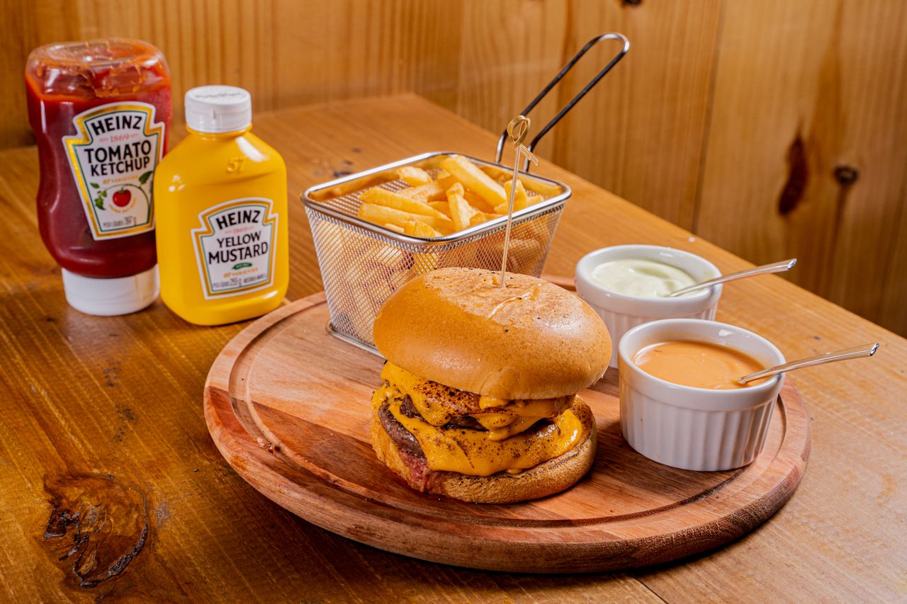 ZBB2482 Legacy in Long Beach 58 years long Burger place is ready for a new owner.