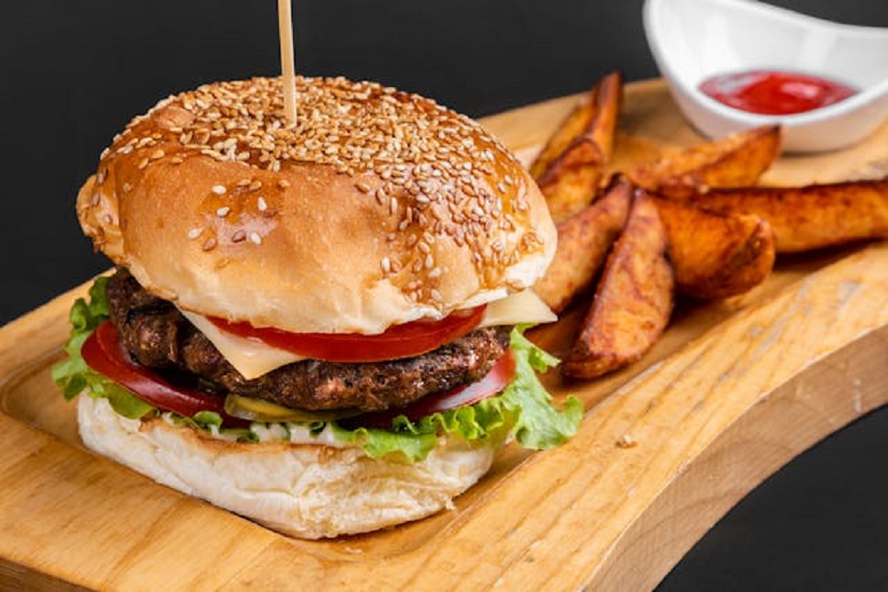 ZBB2487 Incredible opportunity to own a fully equipped restaurant