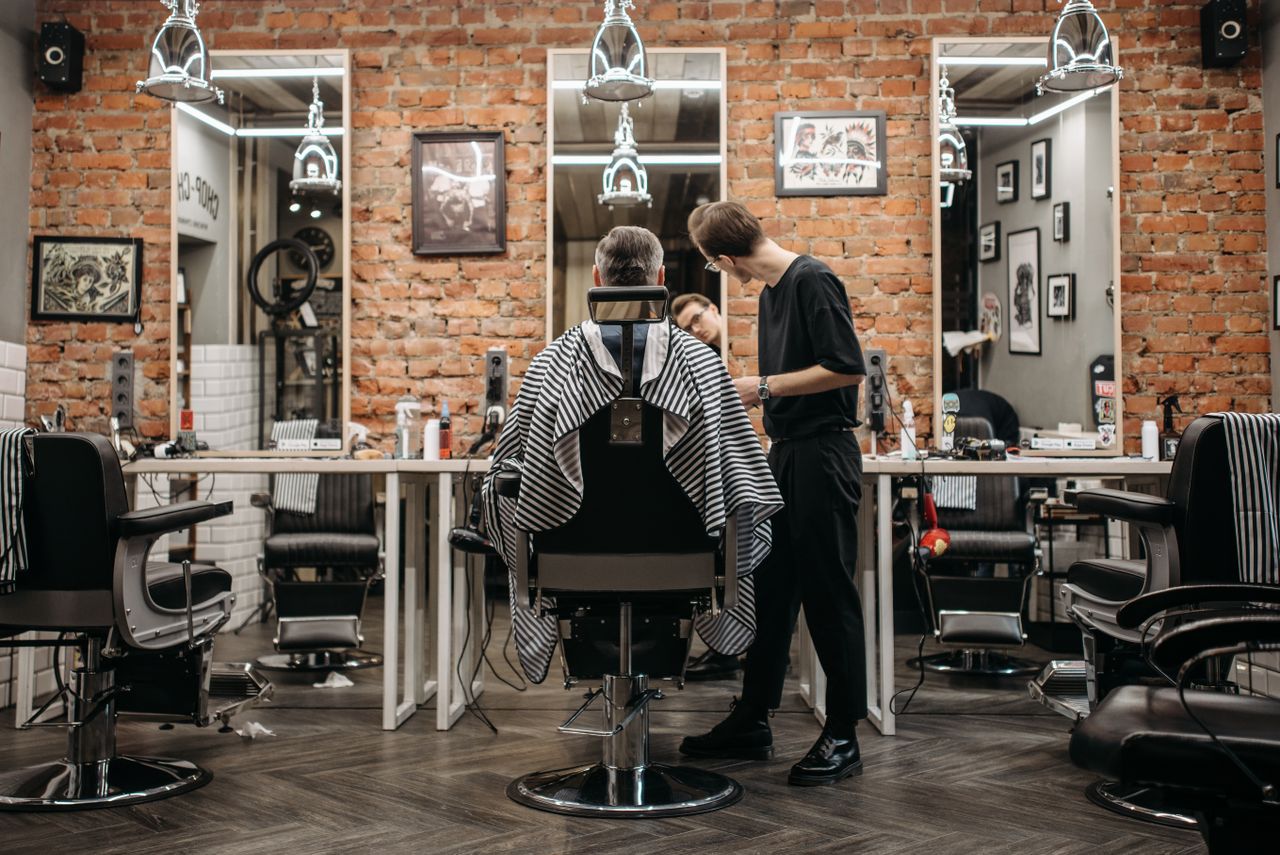 ZBB2491 Profitable long established barbershop